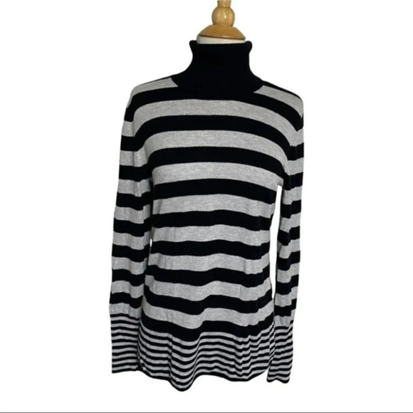 American Eagle Outfitters Sweaters - American Eagle Outfitters L black & gray striped turtleneck sweater